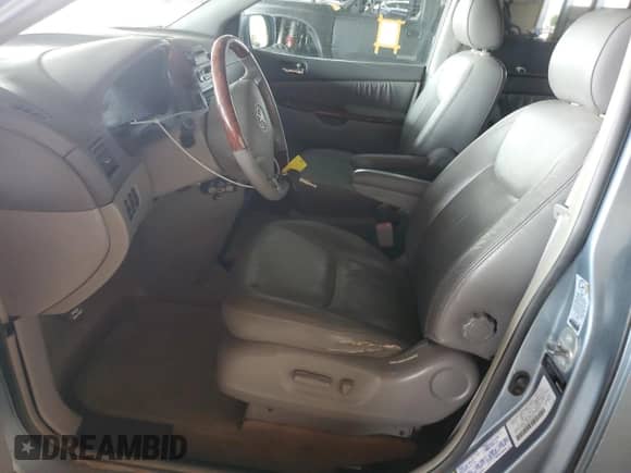 2004 Toyota Sienna XLE z VIN 5TDZA22CX4S194448, wystawiony jako Copart lot #56755535 z przebiegiem 102 504 mil mil oraz Czysty tytuł • Clean title. Historia ofert i sprzedaży dostępna na DreamBid. Obrazek 7.