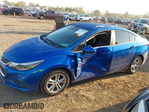 2018 Chevrolet Cruze LT с VIN 1G1BE5SM0J7116131, выставлен на аукционе IAAI как лот 43240438 с пробегом 68 044 миль миль и . История ставок и продаж доступна на DreamBid. Изображение 14.