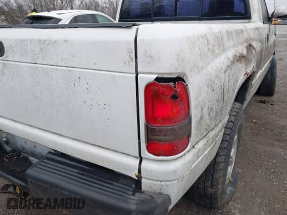 1996 Dodge 1500 with VIN 1B7HF16Y5TS648902, listed as a IAAI auction lot 41453331 with 176,701 mi miles and . Bid and sale history available at DreamBid. Image 15.