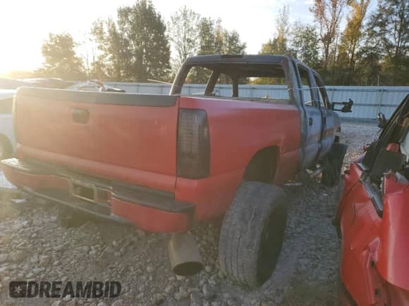 2002 Chevrolet Silverado 2500HD LS с VIN 1GCHK23122F167117, выставлен на аукционе Copart как лот 77560684 с пробегом Не указан миль и На запчасти • Non repairable. История ставок и продаж доступна на DreamBid. Изображение 3.