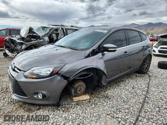 2012 Ford Focus Titanium с VIN 1FAHP3N24CL389826, выставлен на аукционе Copart как лот 82101595 с пробегом 122 343 миль миль и Списание • Salvage title. История ставок и продаж доступна на DreamBid. Изображение 1.