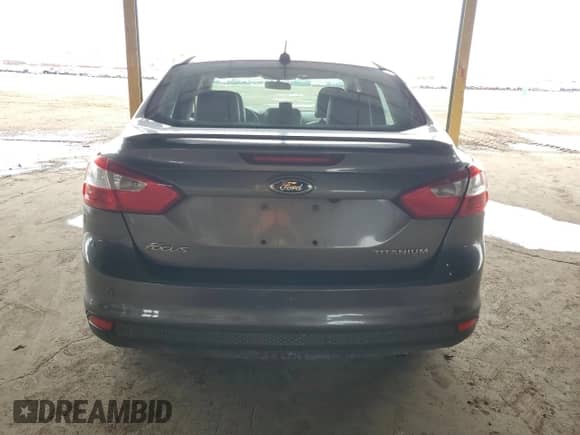 2014 Ford Focus Titanium z VIN 1FADP3J21EL300155, wystawiony jako Copart lot #86535845 z przebiegiem 100 737 mil mil oraz Czysty tytuł • Clean title. Historia ofert i sprzedaży dostępna na DreamBid. Obrazek 6.