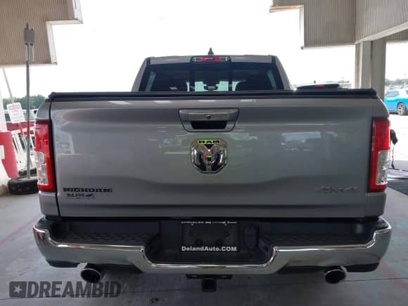 2020 Ram 1500 Big Horn z VIN 1C6SRFFT4LN135516, wystawiony jako IAAI lot #43138054 z przebiegiem 44 837 mil mil oraz . Historia ofert i sprzedaży dostępna na DreamBid. Obrazek 16.