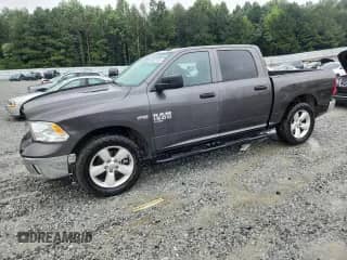 2020 Ram 1500 Tradesman z VIN 3C6RR6KT7LG290042, wystawiony jako Copart lot #66071935 z przebiegiem 135 249 mil mil oraz Szkoda całkowita • Salvage title. Historia ofert i sprzedaży dostępna na DreamBid. Obrazek 1.