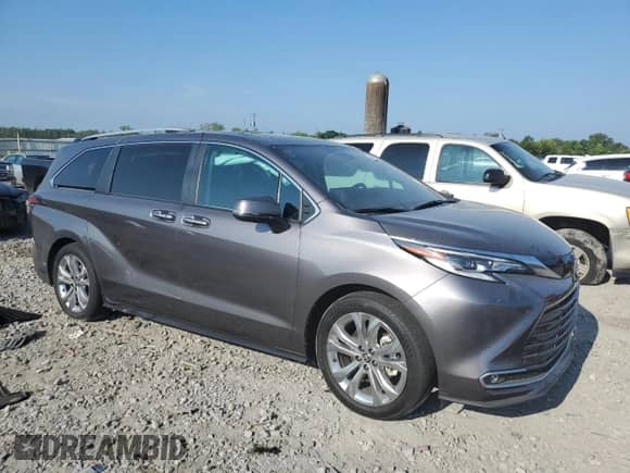 2022 Toyota Sienna Platinum с VIN 5TDERKEC9NS135749, выставлен на аукционе Copart как лот 67049785 с пробегом 51 097 миль миль и Списание • Salvage title. История ставок и продаж доступна на DreamBid. Изображение 4.