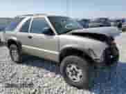 2001 Chevrolet Blazer LS z VIN 1GNCT18W71K130129, wystawiony jako Copart lot #85113764 z przebiegiem 65 992 mil mil oraz Czysty tytuł • Clean title. Historia ofert i sprzedaży dostępna na DreamBid. Obrazek 4.