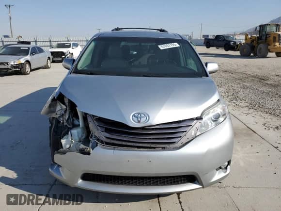 2016 Toyota Sienna Limited Premium with VIN 5TDDK3DC9GS142940, listed as a Copart auction lot 67657195 with 117,220 mi miles and Salvage title. Bid and sale history available at DreamBid. Image 5.