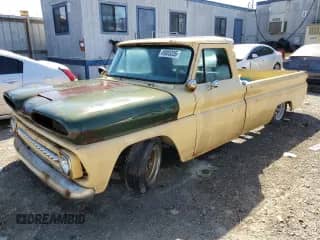 1965 Chevrolet Silverado 1500 z VIN C1545Z113965, wystawiony jako Copart lot #49085335 z przebiegiem 80 117 mil mil oraz Czysty tytuł • Clean title. Historia ofert i sprzedaży dostępna na DreamBid. Obrazek 1.