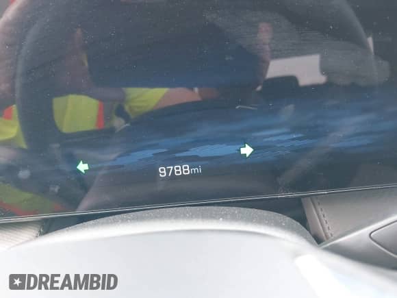 2025 Chevrolet Equinox AWD LT z VIN 3GNAXPEG0SL225403, wystawiony jako IAAI lot #41939132 z przebiegiem 9 788 mil mil oraz . Historia ofert i sprzedaży dostępna na DreamBid. Obrazek 7.