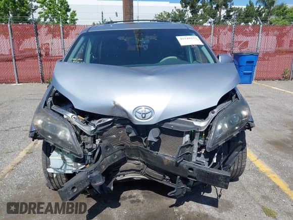 2013 Toyota Sienna SE с VIN 5TDXK3DC7DS287161, выставлен на аукционе IAAI как лот 42249232 с пробегом 168 307 миль миль и . История ставок и продаж доступна на DreamBid. Изображение 13.