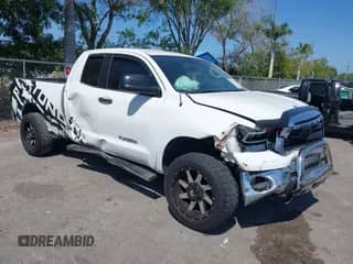 2013 Toyota Tundra z VIN 5TFRU5F15DX030195, wystawiony jako IAAI lot #42127033 z przebiegiem 245 167 mil mil oraz . Historia ofert i sprzedaży dostępna na DreamBid. Obrazek 1.