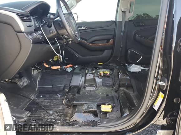 2020 Chevrolet Suburban Premier с VIN 1GNSKJKJ5LR264353, выставлен на аукционе Copart как лот 84262724 с пробегом 88 085 миль миль и Списание • Salvage title. История ставок и продаж доступна на DreamBid. Изображение 7.