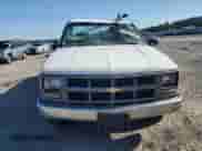 1999 Chevrolet Silverado 2500 z VIN 1GCGC24R3XR724281, wystawiony jako Copart lot #87625195 z przebiegiem 139 088 mil mil oraz Szkoda całkowita • Salvage title. Historia ofert i sprzedaży dostępna na DreamBid. Obrazek 5.