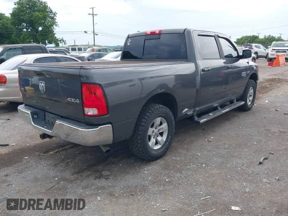 2019 Ram 1500 SLT z VIN 1C6RR7TT9KS645840, wystawiony jako IAAI lot #42435772 z przebiegiem 104 841 mil mil oraz . Historia ofert i sprzedaży dostępna na DreamBid. Obrazek 4.