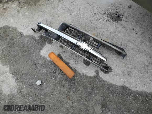 2001 Chevrolet Blazer LT z VIN 1GNCS13W012128782, wystawiony jako Copart lot #88874775 z przebiegiem 253 789 mil mil oraz Szkoda całkowita • Salvage title. Historia ofert i sprzedaży dostępna na DreamBid. Obrazek 13.