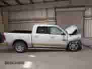 2014 Ram 1500 Longhorn z VIN 1C6RR7PT2ES176525, wystawiony jako IAAI lot #43267050 z przebiegiem 160 941 mil mil oraz . Historia ofert i sprzedaży dostępna na DreamBid. Obrazek 12.