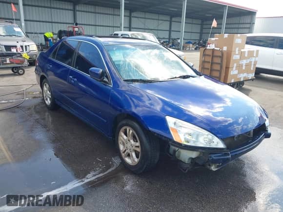 2007 Honda Accord EX z VIN 1HGCM56717A105056, wystawiony jako IAAI lot #43201043 z przebiegiem 236 925 mil mil oraz . Historia ofert i sprzedaży dostępna na DreamBid. Obrazek 1.