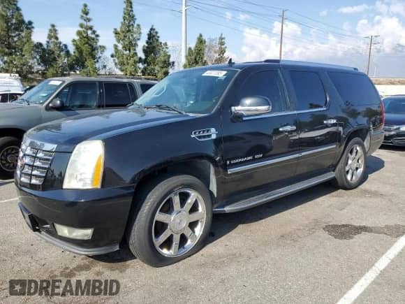 2008 Cadillac Escalade ESV with VIN 1GYFK66858R135366, listed as a Copart auction lot 68320235 with 216,820 mi miles and Clean title. Bid and sale history available at DreamBid. Image 1.