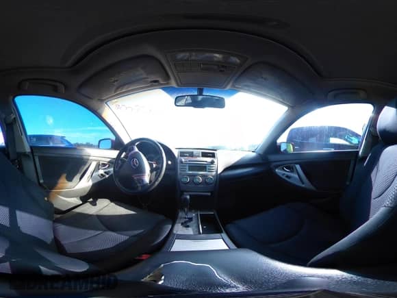 2008 Toyota Camry LE z VIN 4T1BE46KX8U254387, wystawiony jako IAAI lot #42628008 z przebiegiem 356 710 mil mil oraz . Historia ofert i sprzedaży dostępna na DreamBid. Obrazek 18.