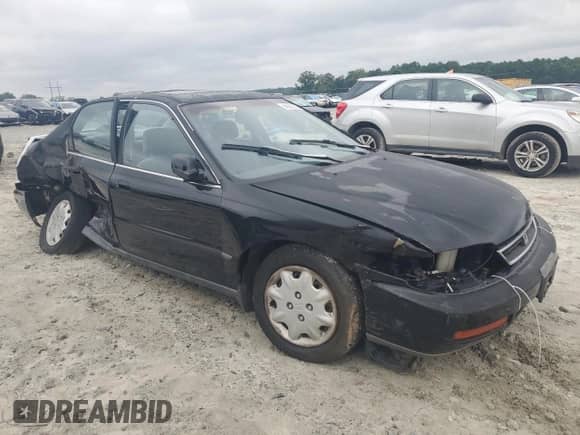 1997 Honda Accord LX with VIN 1HGCD5635VA031800, listed as a Copart auction lot 68043535 with 117,049 mi miles and Salvage title. Bid and sale history available at DreamBid. Image 4.
