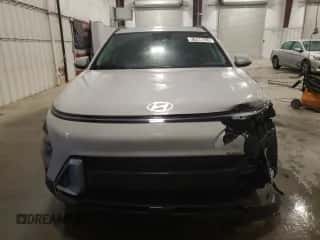 2024 Hyundai Kona SEL с VIN KM8HB3AB6RU118957, выставлен на аукционе Copart как лот 87066024 с пробегом 23 718 миль миль и Чистый • Clean title. История ставок и продаж доступна на DreamBid. Изображение 5.