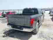 2024 Ford F-150 Lariat z VIN 1FTFW5L57RFB58262, wystawiony jako IAAI lot #42255702 z przebiegiem 4 763 mil mil oraz . Historia ofert i sprzedaży dostępna na DreamBid. Obrazek 4.