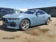 2024 Ford Mustang GT с VIN 1FA6P8CF5R5424610, выставлен на аукционе Copart как лот 53153195 с пробегом 6 688 миль миль и Списание • Salvage title. История ставок и продаж доступна на DreamBid. Изображение 1.