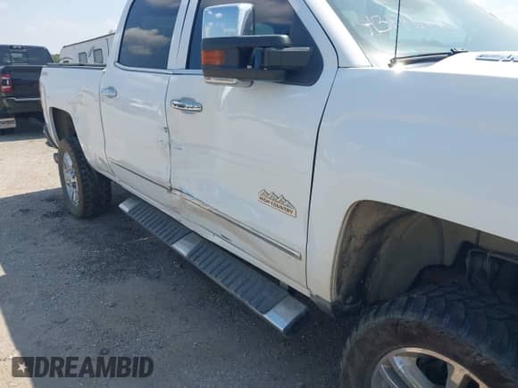 2015 Chevrolet Silverado 2500HD High Country z VIN 1GC1KXE8XFF592342, wystawiony jako IAAI lot #43199637 z przebiegiem 239 985 mil mil oraz . Historia ofert i sprzedaży dostępna na DreamBid. Obrazek 6.
