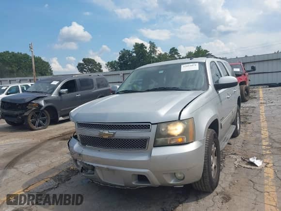 2011 Chevrolet Tahoe LT с VIN 1GNSCBE04BR217724, выставлен на аукционе IAAI как лот 43011071 с пробегом 183 846 миль миль и . История ставок и продаж доступна на DreamBid. Изображение 17.