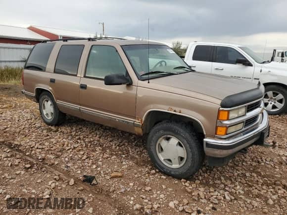 1996 Chevrolet Tahoe с VIN 1GNEK13R5TJ319447, выставлен на аукционе Copart как лот 81334315 с пробегом 298 984 миль миль и Чистый • Clean title. История ставок и продаж доступна на DreamBid. Изображение 4.