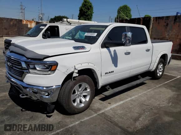 2020 Ram 1500 Laramie z VIN 1C6SRFJM6LN208434, wystawiony jako Copart lot #58059085 z przebiegiem 64 786 mil mil oraz Szkoda całkowita • Salvage title. Historia ofert i sprzedaży dostępna na DreamBid. Obrazek 1.