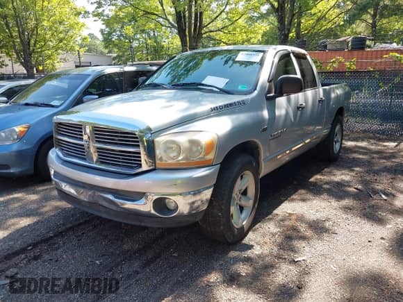 2006 Dodge 1500 Laramie with VIN 1D7HA18226S549570, listed as a IAAI auction lot 42800531 with 188,333 mi miles and . Bid and sale history available at DreamBid. Image 2.