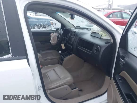 2013 Jeep Compass Limited z VIN 1C4NJDCB6DD166562, wystawiony jako IAAI lot #41059717 z przebiegiem 91 188 mil mil oraz . Historia ofert i sprzedaży dostępna na DreamBid. Obrazek 5.
