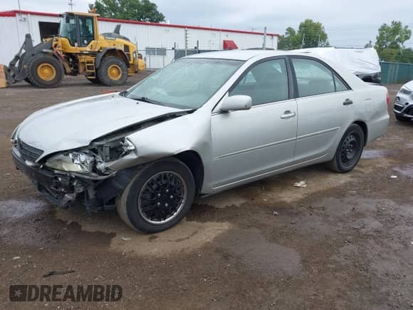 2003 Toyota Camry LE с VIN 4T1BE32K83U741824, выставлен на аукционе IAAI как лот 43082258 с пробегом 283 879 миль миль и . История ставок и продаж доступна на DreamBid. Изображение 2.