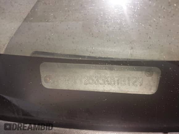 2005 Ford F-150 XLT z VIN 1FTPW12535KB73129, wystawiony jako IAAI lot #43557900 z przebiegiem 246 509 mil mil oraz . Historia ofert i sprzedaży dostępna na DreamBid. Obrazek 9.