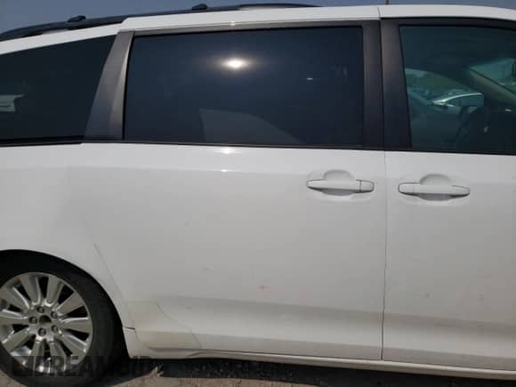 2016 Toyota Sienna LE with VIN 5TDJK3DC5GS134188, listed as a Copart auction lot 59168125 with 111,471 mi miles and Salvage title. Bid and sale history available at DreamBid. Image 11.