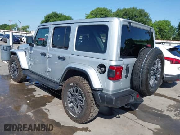 2024 Jeep Wrangler Sahara с VIN 1C4PJXEN7RW103564, выставлен на аукционе IAAI как лот 41997651 с пробегом 16 529 миль миль и . История ставок и продаж доступна на DreamBid. Изображение 3.