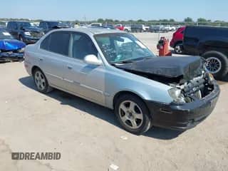 2003 Hyundai Accent GL z VIN KMHCG45C23U427238, wystawiony jako IAAI lot #43412077 z przebiegiem 111 107 mil mil oraz . Historia ofert i sprzedaży dostępna na DreamBid. Obrazek 1.