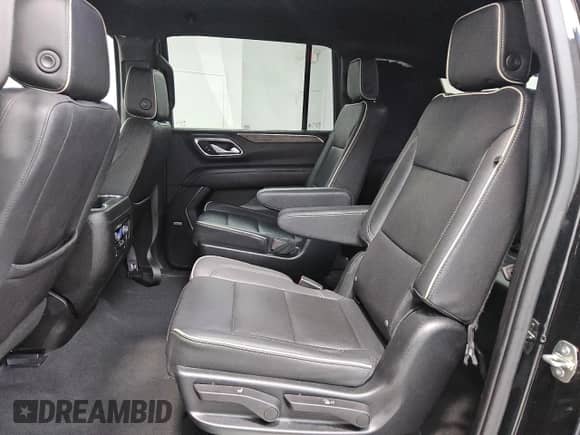 2023 Chevrolet Suburban Premier z VIN 1GNSKFKD1PR254643, wystawiony jako Copart lot #81303615 z przebiegiem 78 137 mil mil oraz Czysty tytuł • Clean title. Historia ofert i sprzedaży dostępna na DreamBid. Obrazek 11.