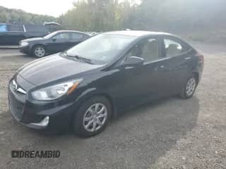 2013 Hyundai Accent GLS z VIN KMHCU4AE8DU293028, wystawiony jako Copart lot #84708175 z przebiegiem 159 146 mil mil oraz Czysty tytuł • Clean title. Historia ofert i sprzedaży dostępna na DreamBid. Obrazek 1.