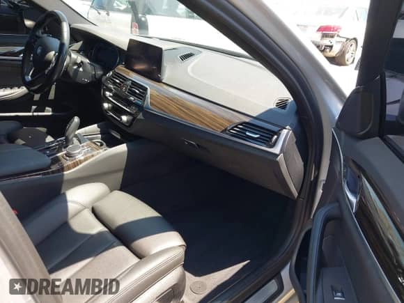 2019 BMW 5 Series 530e с VIN WBAJA9C56KB392693, выставлен на аукционе IAAI как лот 42757442 с пробегом 35 679 миль миль и . История ставок и продаж доступна на DreamBid. Изображение 5.