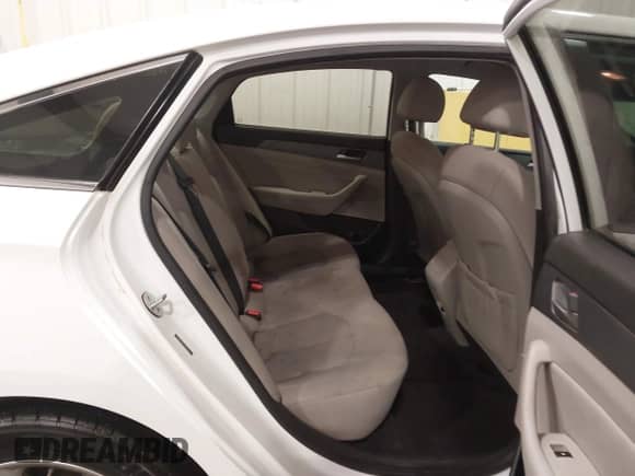 2018 Hyundai Sonata Limited with VIN 5NPE34AF1JH605527, listed as a IAAI auction lot 41979273 with 100,652 mi miles and . Bid and sale history available at DreamBid. Image 8.