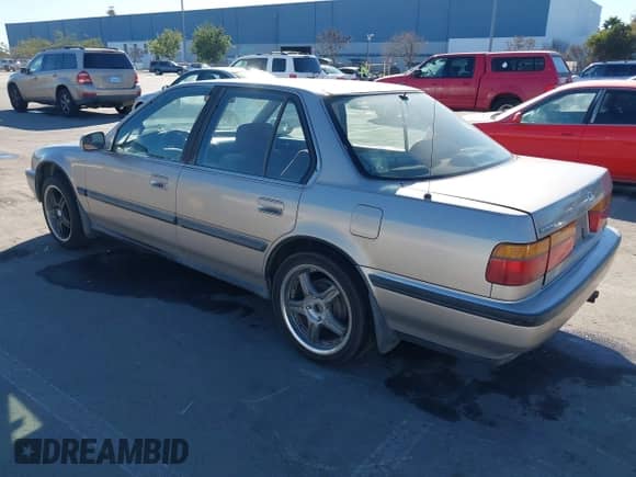 1991 Honda Accord LX z VIN JHMCB7652MC035838, wystawiony jako IAAI lot #41329502 z przebiegiem 176 816 mil mil oraz . Historia ofert i sprzedaży dostępna na DreamBid. Obrazek 3.