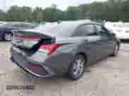 2024 Hyundai Elantra SE z VIN KMHLL4DG0RU722587, wystawiony jako IAAI lot #43050603 z przebiegiem 48 770 mil mil oraz . Historia ofert i sprzedaży dostępna na DreamBid. Obrazek 4.