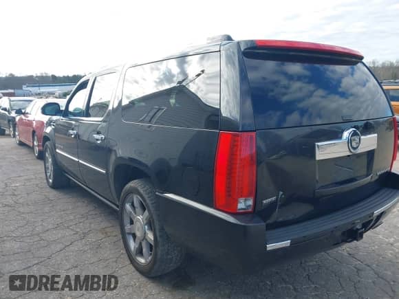 2011 Cadillac Escalade ESV Premium z VIN 1GYS4JEF5BR377335, wystawiony jako IAAI lot #41820043 z przebiegiem 181 619 mil mil oraz . Historia ofert i sprzedaży dostępna na DreamBid. Obrazek 3.