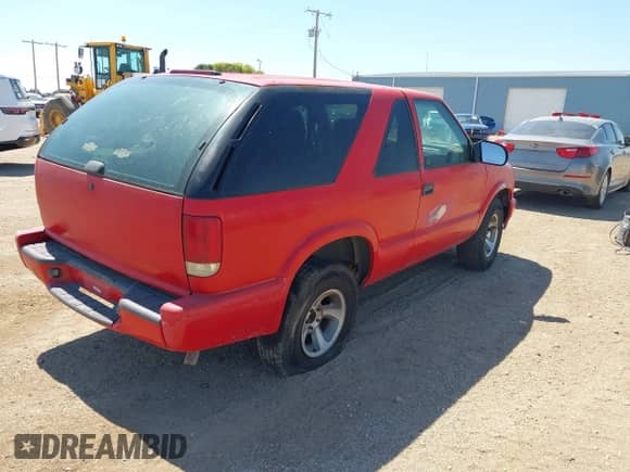 2002 Chevrolet Blazer LS с VIN 1GNCS18W22K123173, выставлен на аукционе IAAI как лот 42676108 с пробегом 184 697 миль миль и . История ставок и продаж доступна на DreamBid. Изображение 4.