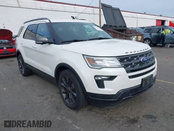 2018 Ford Explorer XLT z VIN 1FM5K8DH9JGC06811, wystawiony jako IAAI lot #43537534 z przebiegiem 135 099 mil mil oraz . Historia ofert i sprzedaży dostępna na DreamBid. Obrazek 1.