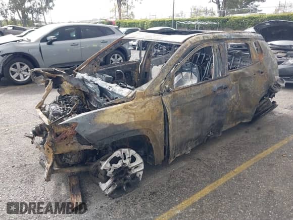 2020 Jeep Compass Latitude z VIN 3C4NJCBB1LT241799, wystawiony jako IAAI lot #40866536 z przebiegiem Nie podano mil oraz . Historia ofert i sprzedaży dostępna na DreamBid. Obrazek 2.