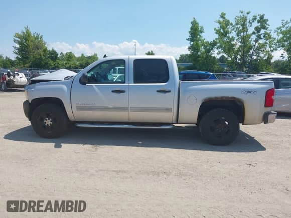 2011 Chevrolet Silverado 1500 LS z VIN 3GCPKREA4BG185697, wystawiony jako IAAI lot #42618742 z przebiegiem 189 082 mil mil oraz . Historia ofert i sprzedaży dostępna na DreamBid. Obrazek 14.