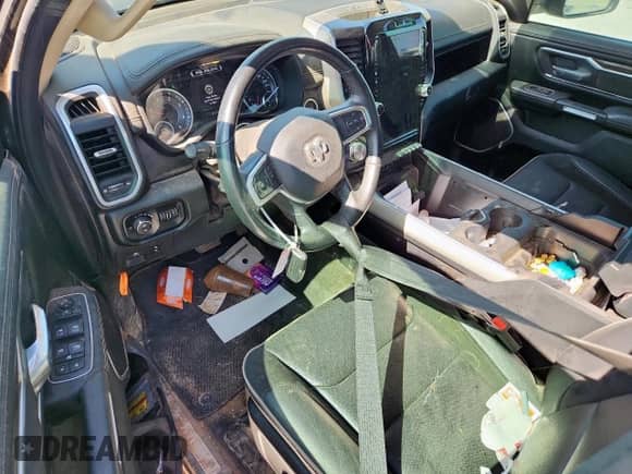 2020 Ram 1500 Laramie z VIN 1C6SRFJM7LN250529, wystawiony jako Copart lot #62525905 z przebiegiem 97 707 mil mil oraz Szkoda całkowita • Salvage title. Historia ofert i sprzedaży dostępna na DreamBid. Obrazek 8.